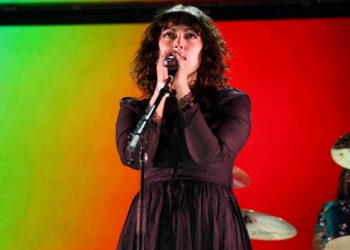 hear-new-violet-grohl-song,-‘what’s-heaven-without-you’