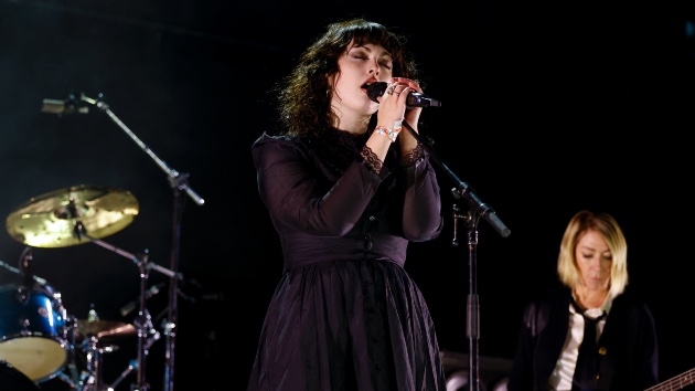 violet-grohl-lands-deal-with-republic-records