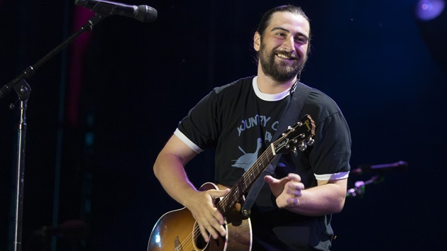 noah-kahan-to-premiere-‘the-great-divide’-video-on-grammy-night