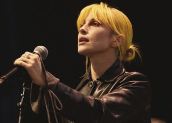 hayley-williams-launches-power-snatch-project