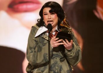 grammy-winner-lola-young-says-‘messy’-reflects-‘how-we-all-feel’