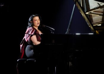 grammy-winner-lola-young-to-perform-at-elton-john’s-oscar-viewing-party