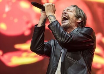 brandon-boyd-recording-vocals-for-new-incubus-music