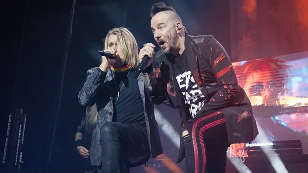 matt-walst-says-revamped-three-days-grace-lineup-brings-it-back-to-‘where-it-all-began’-on-us-tour