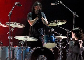 dave-grohl-took-inspiration-from-daughter-violet’s-music-on-new-foo-fighters-album
