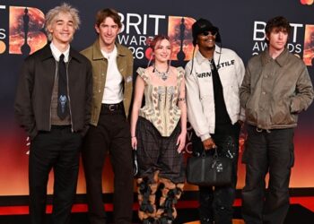 watch-turnstile-cover-the-stone-roses’-‘i-wanna-be-adored’