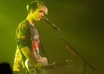 badflower-tour-to-continue-as-frontman-josh-katz-deals-with-vocal-issues