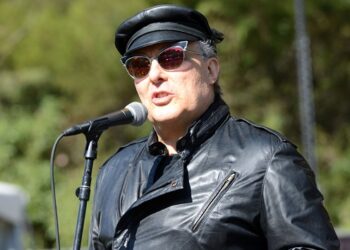 former-dead-kennedys-singer-jello-biafra-hospitalized-following-stroke
