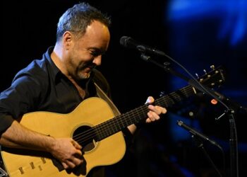 watch-dave-matthews-perform-unreleased-songs-on-‘﻿colbert’