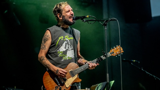 band-of-horses-announces-tour-with-dinosaur-jr.