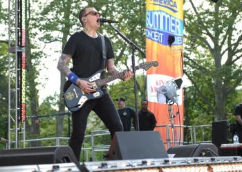 alkaline-trio-announces-tosh-peterson-as-new-drummer