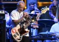 watch-flea-pull-double-duty-playing-bass-&-trumpet-on-﻿’fallon’