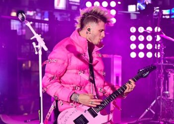 it’s-just-one-of-those-collabs:-mgk-teases-new-song-with-fred-durst-at-australia-show