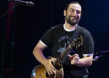 noah-kahan-announces-international-’the-great-divide’-tour-dates