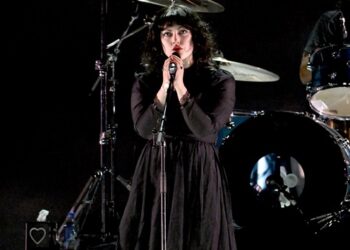 violet-grohl-dares-you-to-‘call-me-a-nepo-baby-all-you-want’:-‘it’s-“whatever”-to-me’