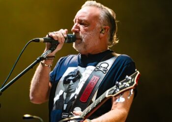 peter-hook-reacts-to-joy-division-and-new-order’s-rock-hall-induction:-‘see-you-there’
