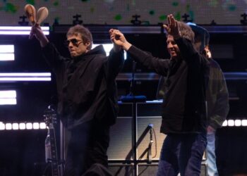 and-after-all,-oasis-wins-major-tour-of-the-year-at-‘pollstar’-awards
