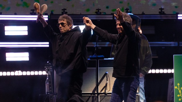 and-after-all,-oasis-wins-major-tour-of-the-year-at-‘pollstar’-awards