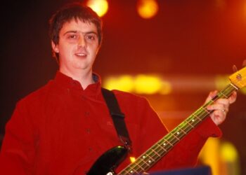 oasis-bass-player,-drummer-belatedly-added-to-lineup-of-members-being-inducted-into-rock-hall