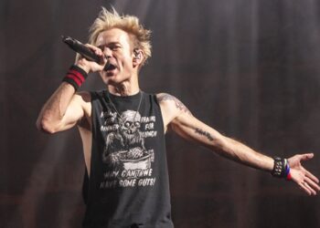 sum-41’s-deryck-whibley-marks-25th-anniversary-of-‘fat-lip’:-‘the-song-that-changed-our-lives-forever’