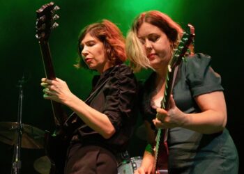 sleater-kinney-and-liz-phair-announce-joint-the-flannel-and-the-fury-tour