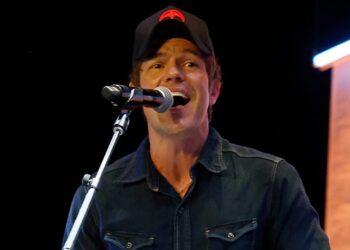 the-killers’-brandon-flowers-to-perform-at-2026-newport-folk-festival