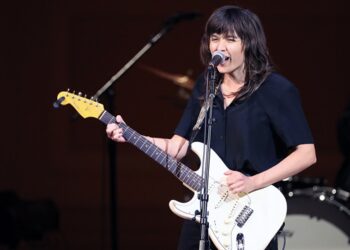 hear-courtney-barnett’s-new-﻿’creature-of-habit’﻿-album-‘come-to-life’-on-us-tour