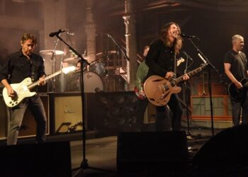 foo-fighters-honor-﻿their-history-on-‘the-late-show’﻿-with-medley-of-‘this-is-a-call’-and-‘everlong’