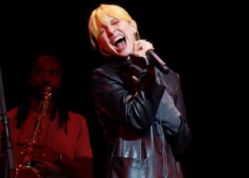 hayley-williams-looks-back-at-debut-solo-tour-experience:-‘it-felt-so-good-to-be-out-there’