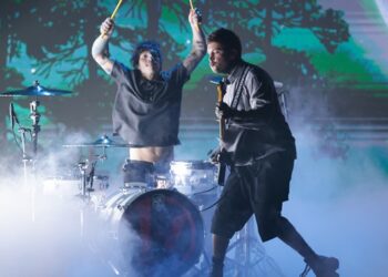 twenty-one-pilots-perform-and-win-at-2026-american-music-awards