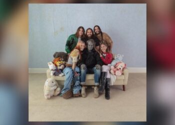 wet-leg-announces-deluxe-version-of-﻿’moisturizer’﻿-album