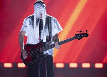twenty-one-pilots,-tool,-pierce-the-veil,-alanis-morissette-headlining-206-riot-fest