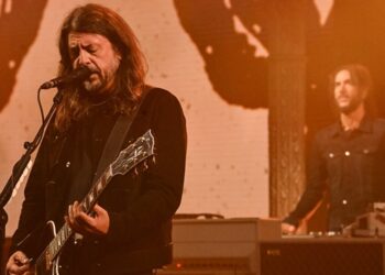 watch-foo-fighters-play-‘﻿your-favorite-toy﻿’-tracks-on-﻿’the-late-show-with-stephen-colbert’