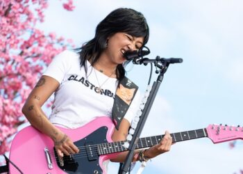 beabadoobee-announces-red-rocks-show,-teases-new-music