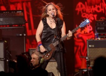 l7-bassist-jennifer-finch-to-miss-summer-tour