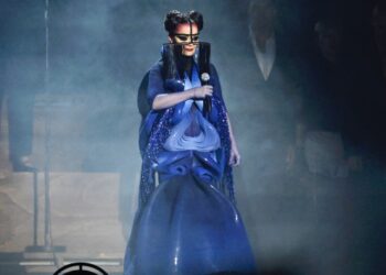 bjork-previews-new-song-‘never-bloom’-as-part-of-new-exhibition
