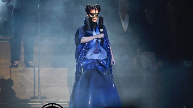 bjork-previews-new-song-‘never-bloom’-as-part-of-new-exhibition