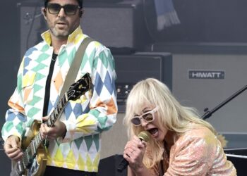 prepare-to-feel-all-the-feelings-on-metric’s-canadian-indie-all-star-tour