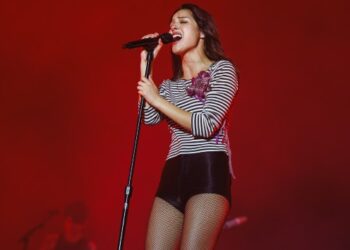 ‘somebody-pinch-me!!!’-olivia-rodrigo-raves-over-duet-with-the-cure’s-robert-smith
