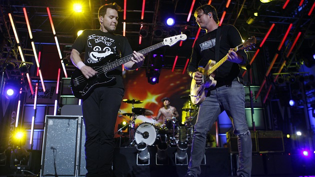 what’s-the-year-again?-blink-182-starts-posting-on-myspace-again