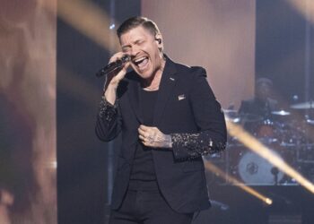dance-along-to-shinedown’s-‘safe-and-sound’-with-new-video