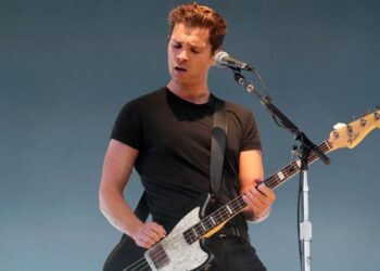 trouble’s-coming:-royal-blood-teases-new-music
