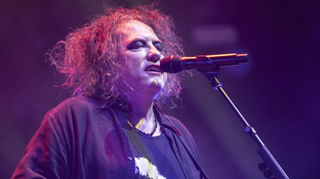 the-cure’s-robert-smith-makes-debut-solo-appearance-on-hot-100-with-olivia-rodrigo-collab