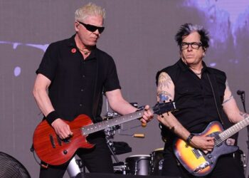 baby-just-say,-mosh:-the-offspring-incites-a-pit-for-cover-of-taylor-swift’s-‘love-story’
