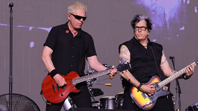 baby-just-say,-mosh:-the-offspring-incites-a-pit-for-cover-of-taylor-swift’s-‘love-story’