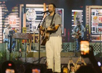noah-kahan-tells-fans-to-stop-stealing-sign-for-road-he-mentioned-in-song