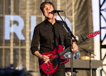 jimmy-eat-world’s-jim-adkins-shares-update-on-possible-new-material:-‘there’s-definitely-beginnings’