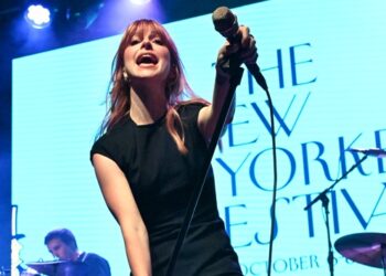 hayley-williams-covers-sinead-o’connor-at-dublin-concert