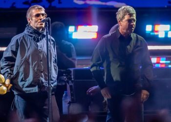 watch-teaser-for-oasis’-reunion-documentary,-’don’t-look-back-in-anger’