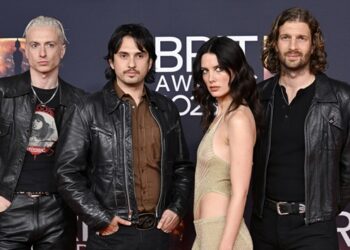 wolf-alice-covers-nirvana’s-‘smells-like-teen-spirit’-at-london-show